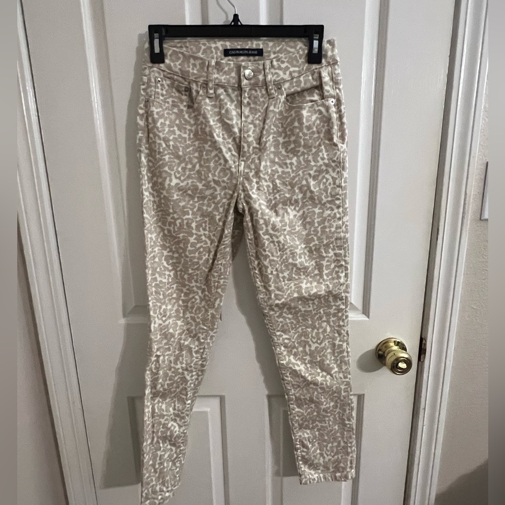 Women’s jeans. Calvin Klein. Size 27. Animal print.